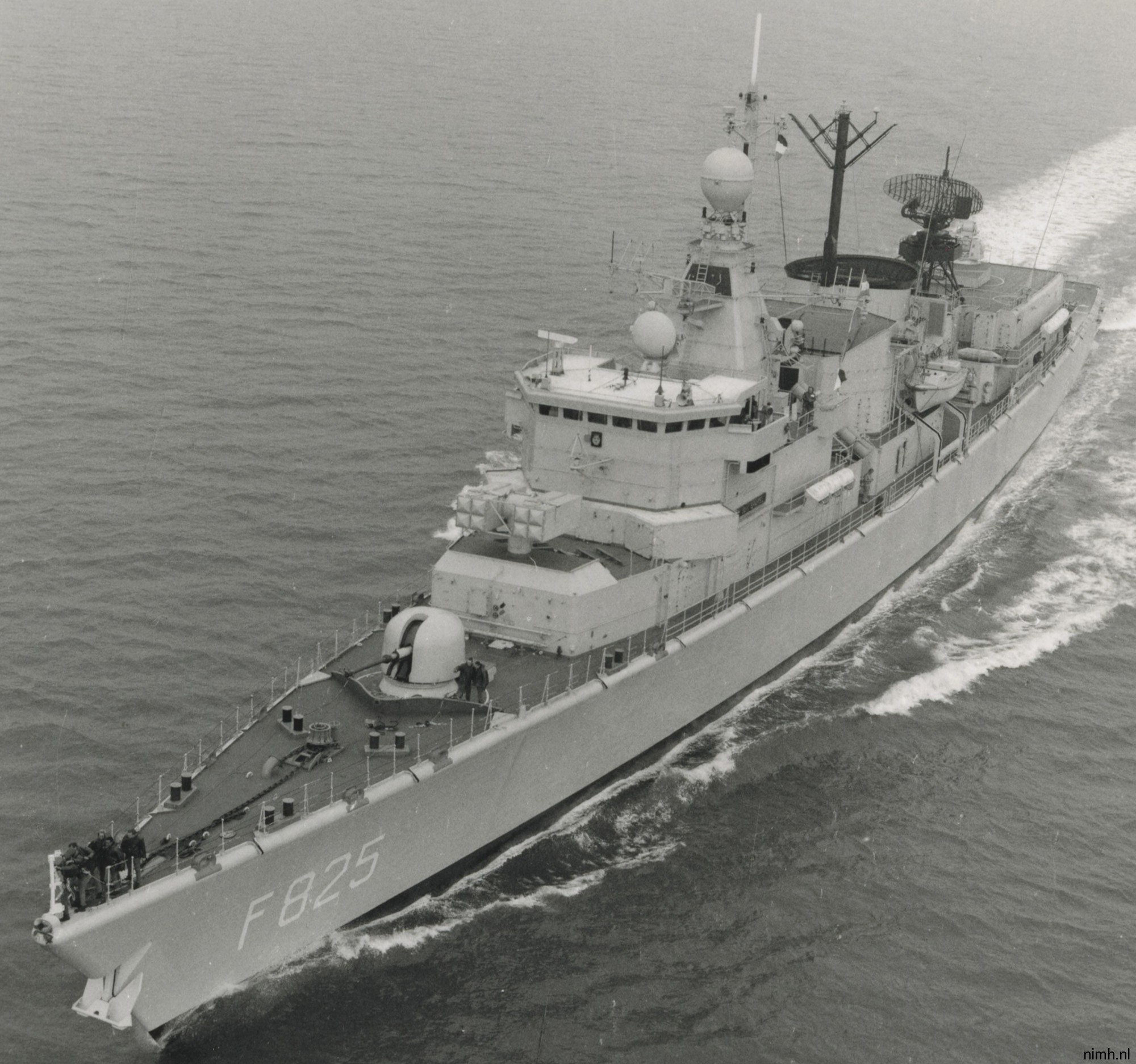 hnlms jan van brakel f-825 kortenaer standard class frigate s-fregat royal netherlands navy koninklijke marine 10