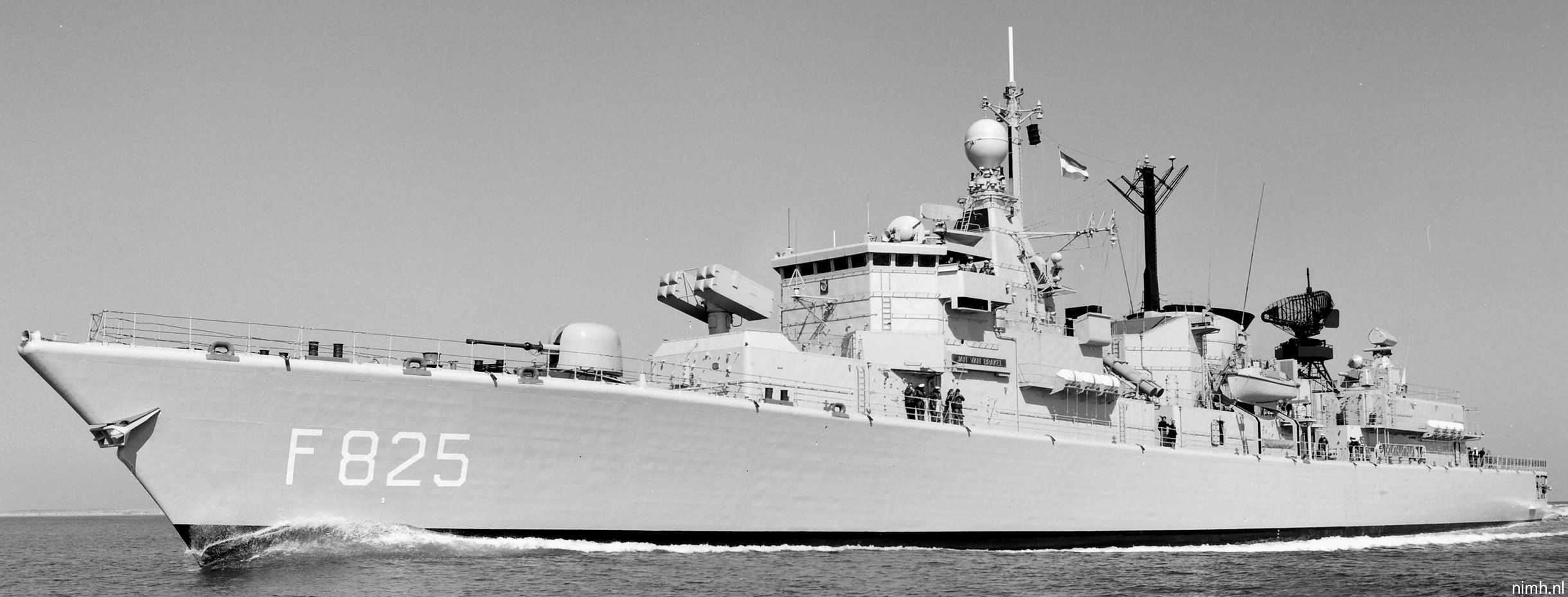 hnlms jan van brakel f-825 kortenaer standard class frigate s-fregat royal netherlands navy koninklijke marine 11