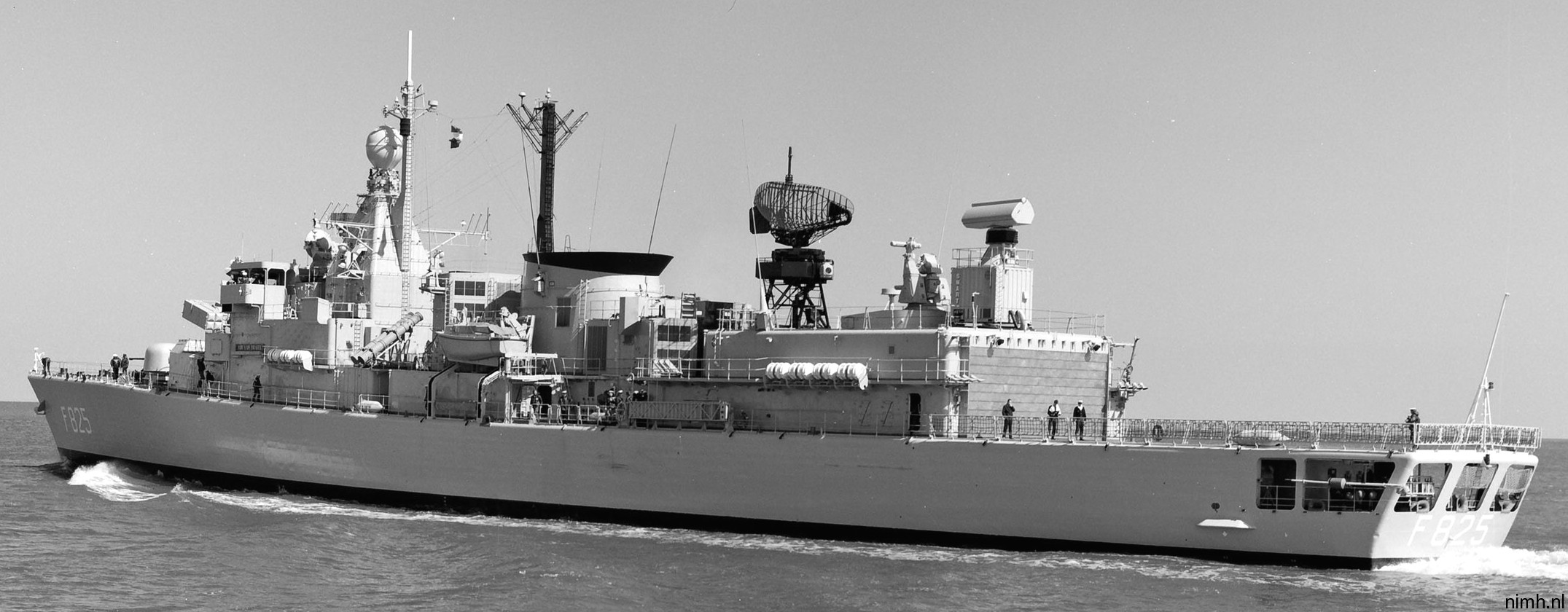 hnlms jan van brakel f-825 kortenaer standard class frigate s-fregat royal netherlands navy koninklijke marine 13