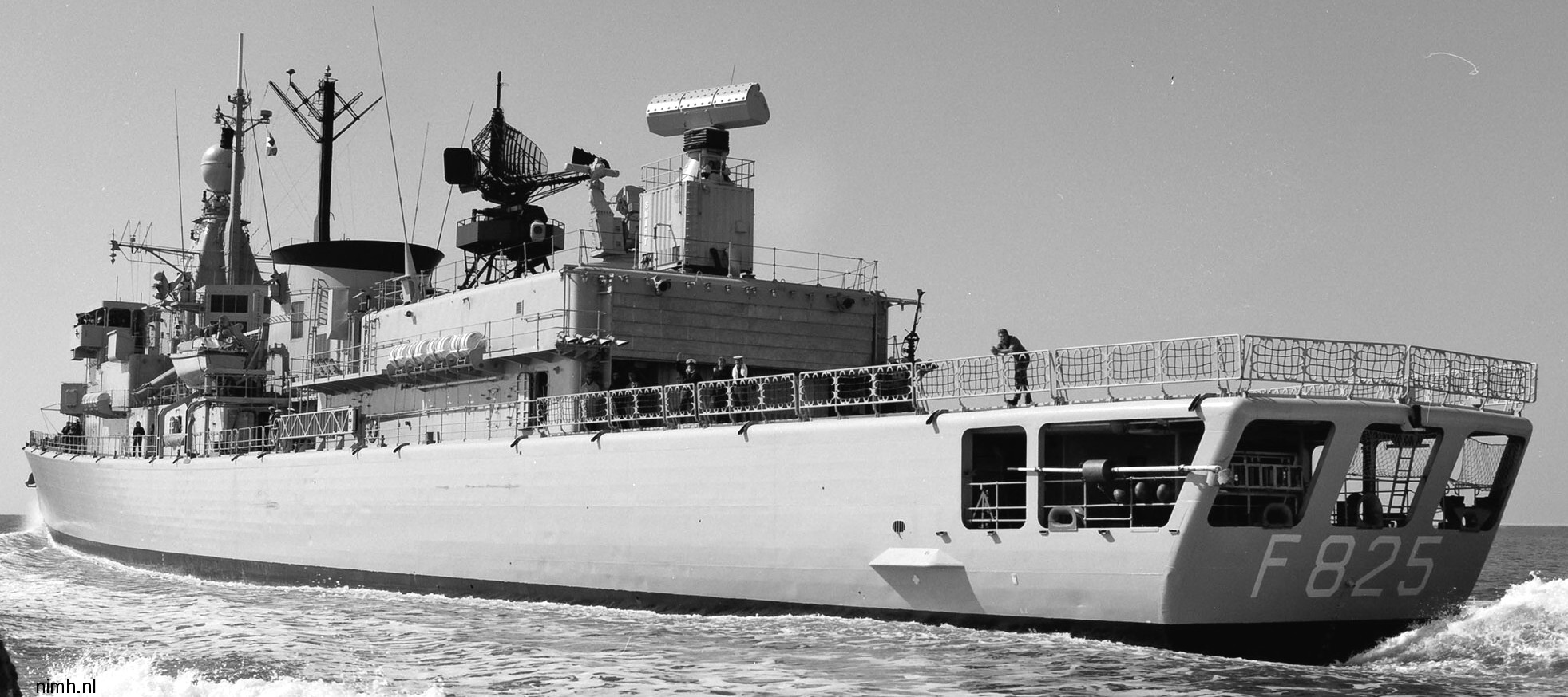 hnlms jan van brakel f-825 kortenaer standard class frigate s-fregat royal netherlands navy koninklijke marine 15