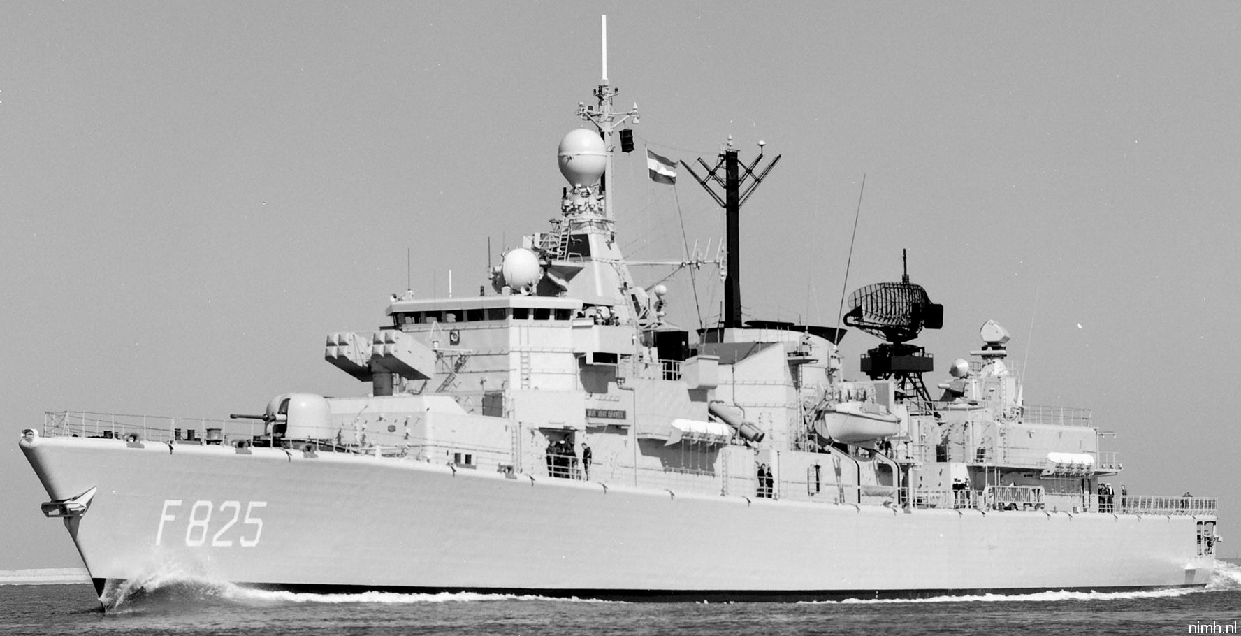 hnlms jan van brakel f-825 kortenaer standard class frigate s-fregat royal netherlands navy koninklijke marine 18