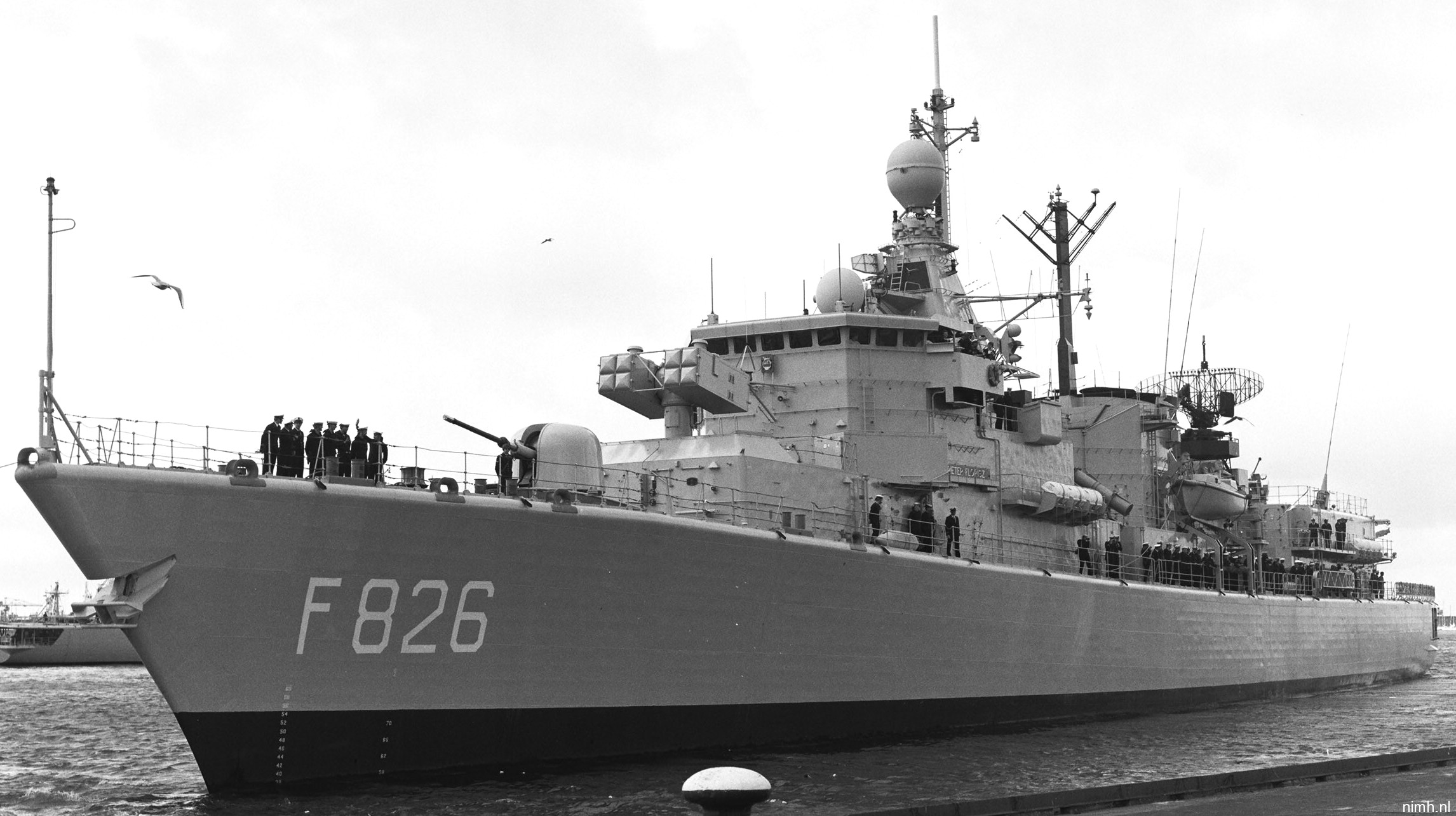 hnlms pieter florisz f-826 kortenaer standard class frigate s-fregat royal netherlands navy koninklijke marine 17