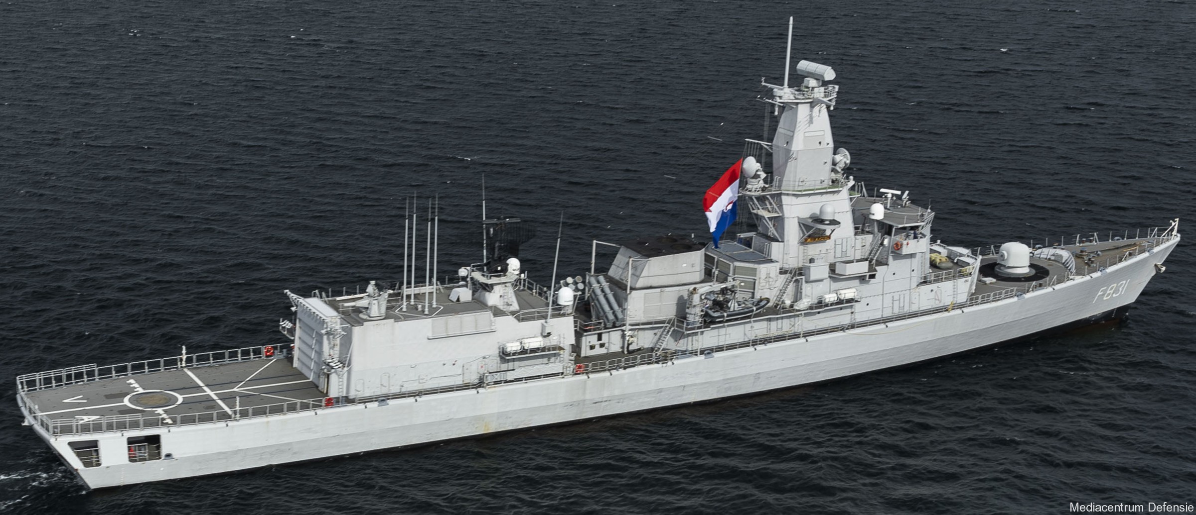 hnlms van speijk f-828 karel doorman class multipurpose frigate m-fregat royal netherlands navy koninklijke marine 24