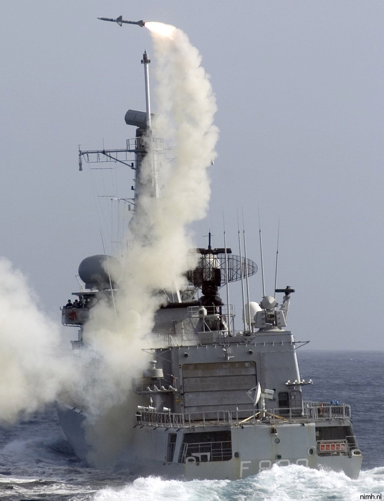 karel doorman class multipurpose frigate m-fregat royal netherlands navy koninklijke marine mk.48 vls sea sparrow missile 08