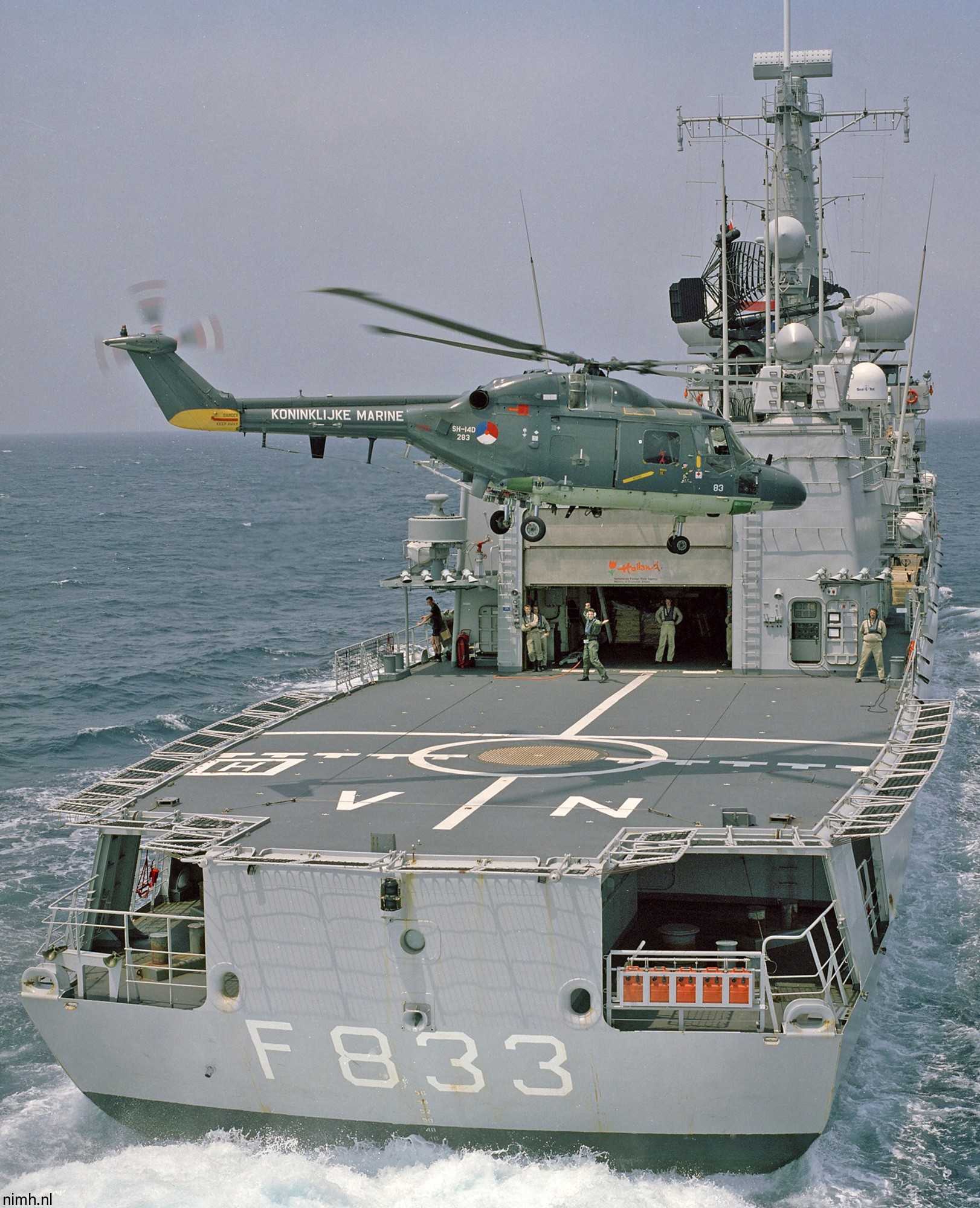 hnlms van nes f-833 karel doorman class multipurpose frigate m-fregat royal netherlands navy koninklijke marine sh-14d lynx helicopter 03