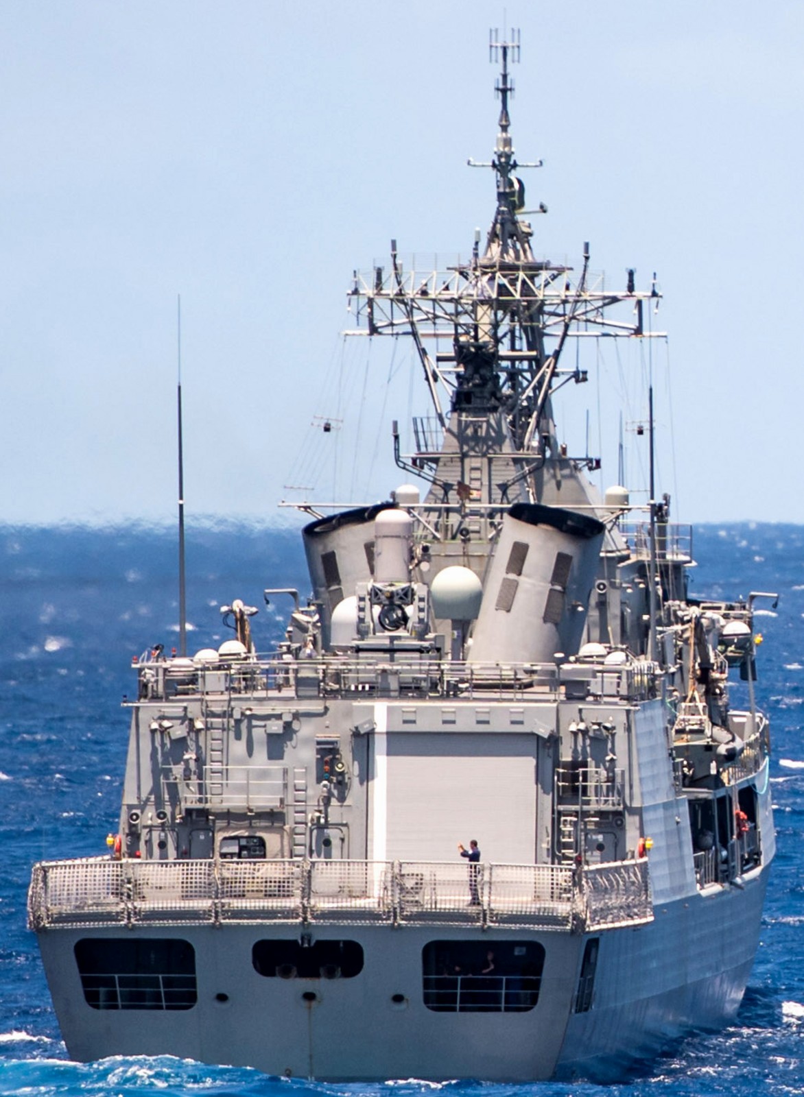 f111 hmnzs te mana anzac class frigate royal new zealand navy rnzn 49