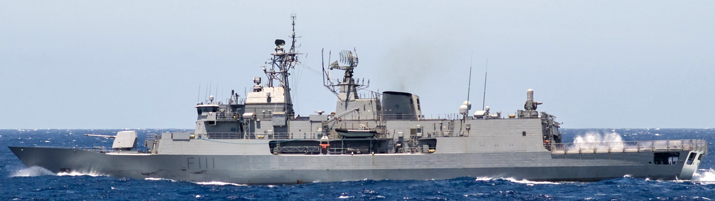 f111 hmnzs te mana anzac class frigate royal new zealand navy rnzn 50