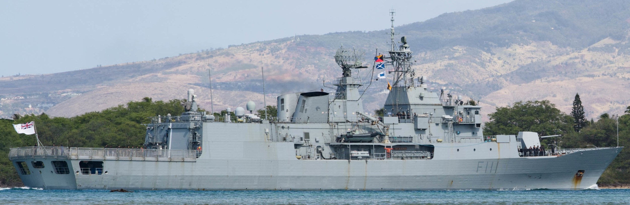 f111 hmnzs te mana anzac class frigate royal new zealand navy rnzn 51