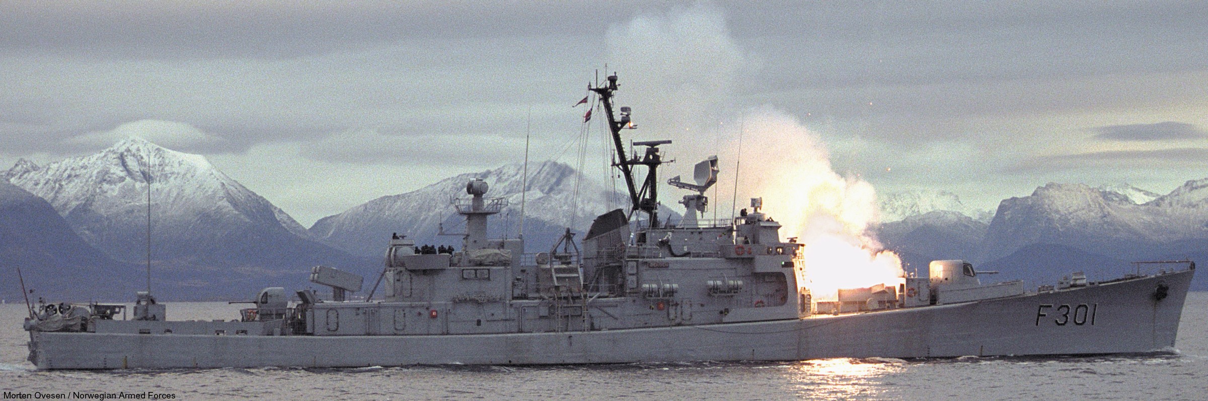 f-301 hnoms bergen knm oslo class frigate royal norwegian navy sjoforsvaret 11 terne asw anti-submarine rocket