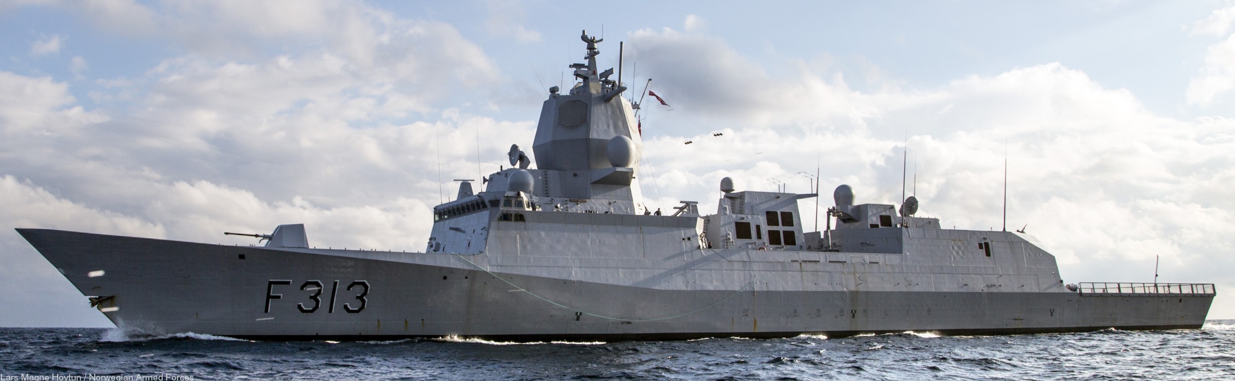 f-313 helge ingstad hnoms knm nansen class frigate royal norwegian navy 37