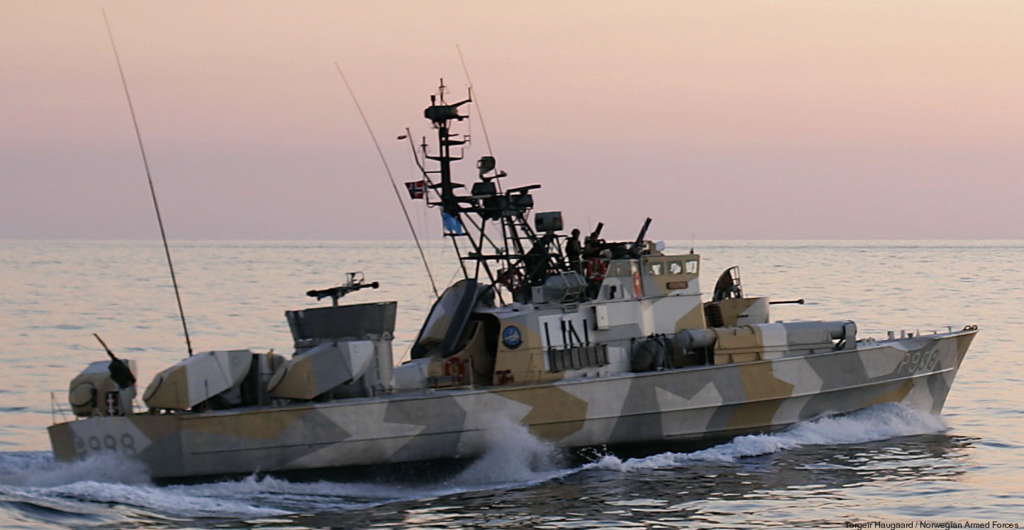 p-988 knm terne hauk class fast attack missile torpedo craft boat norwegian navy sjøforsvaret 12