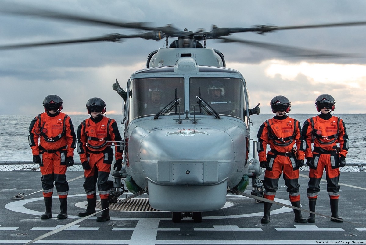 westland super lynx mk.95a naval helicopter portuguese navy marinha 15