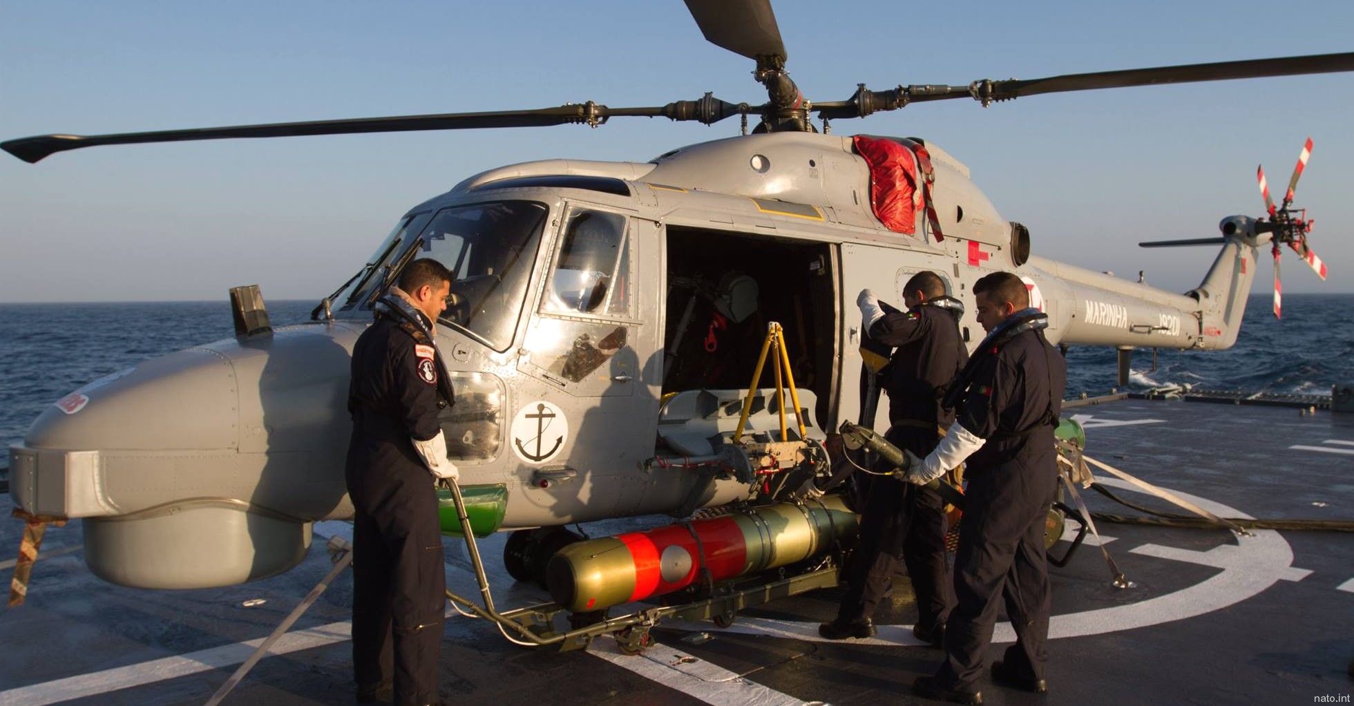 westland super lynx mk.95a naval helicopter portuguese navy marinha mk.46 torpedo 18