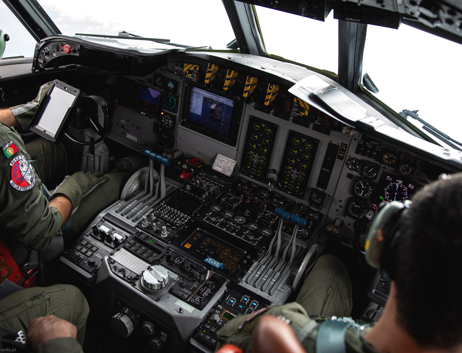 lockheed p-3c orion cup+ portuguese air force forca aerea 601 squadron lobos maritime patrol mpa cockpit view 18