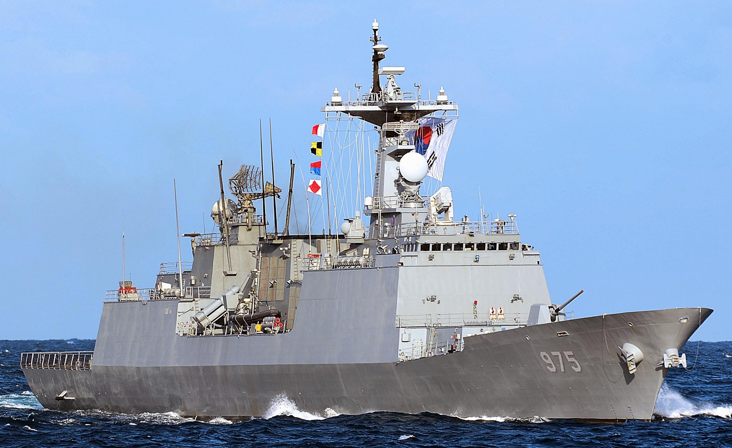 ddh-975 roks chungmugong yi sun-sin helicopter destroyer ddh kdx-ii korean navy rokn rim-66 standard sm-2mr sam harpoon ssm 07