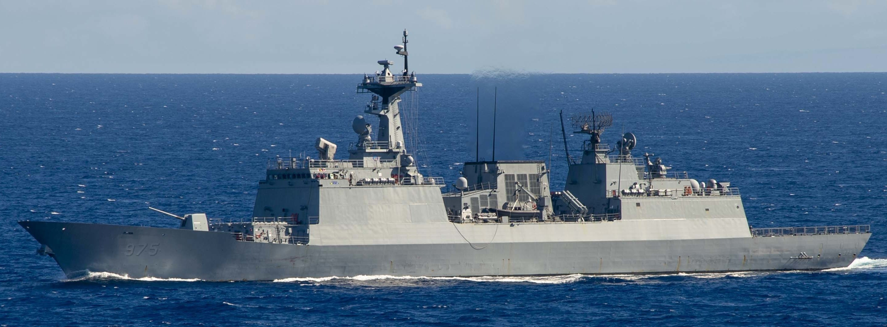 ddh-975 roks chungmugong yi sun-sin helicopter destroyer ddh kdx-ii korean navy rokn rim-66 standard sm-2mr sam harpoon ssm 08