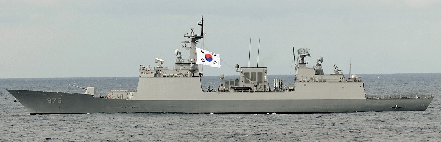 ddh-975 roks chungmugong yi sun-sin helicopter destroyer ddh kdx-ii korean navy rokn rim-66 standard sm-2mr sam harpoon ssm 09