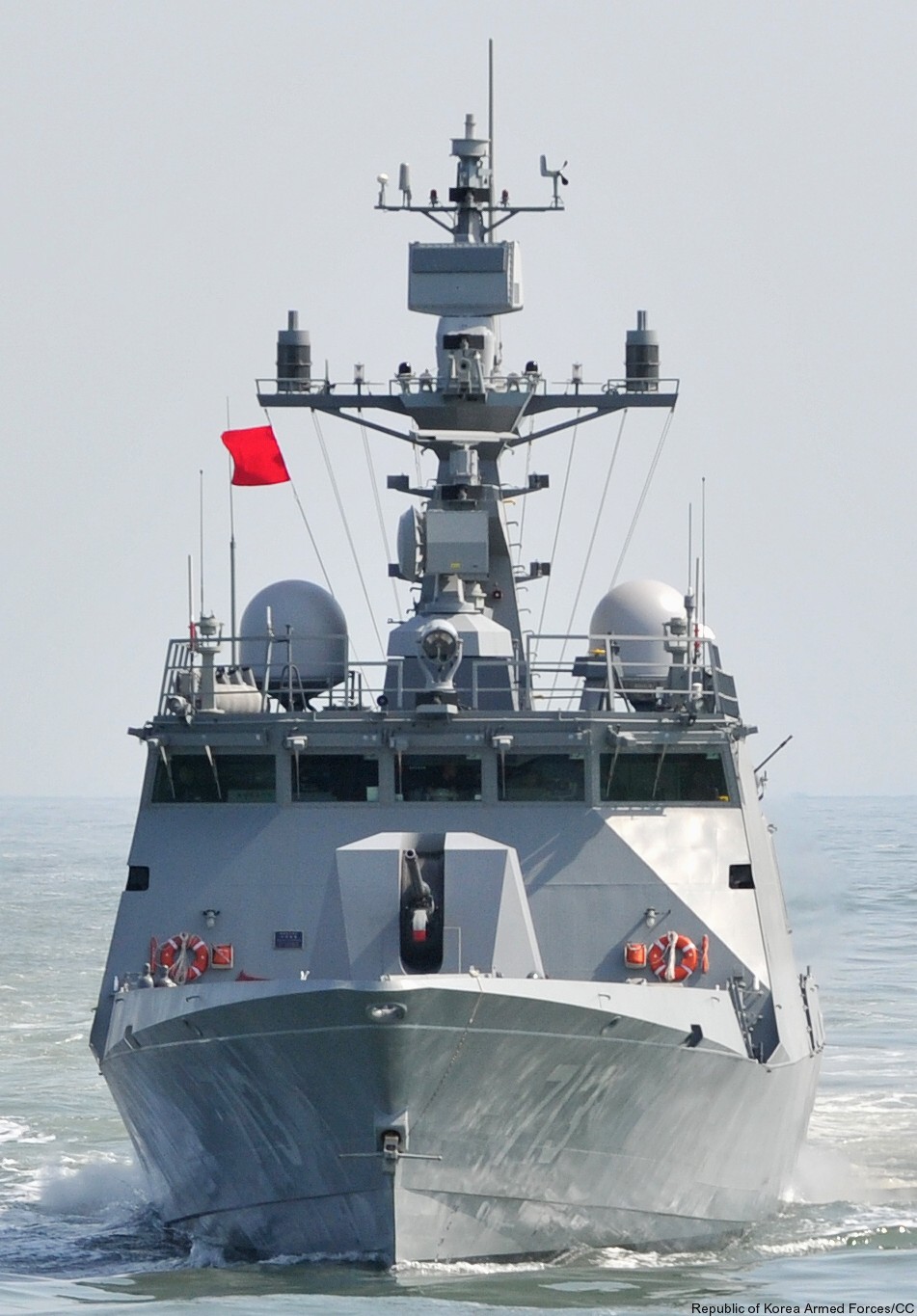 pkg-713 roks jo chunhyung yoon youngha class patrol missile vessel boat korean navy rokn hyundai wia 76mm gun nobong 40l70 ssm-700k hae sung 02