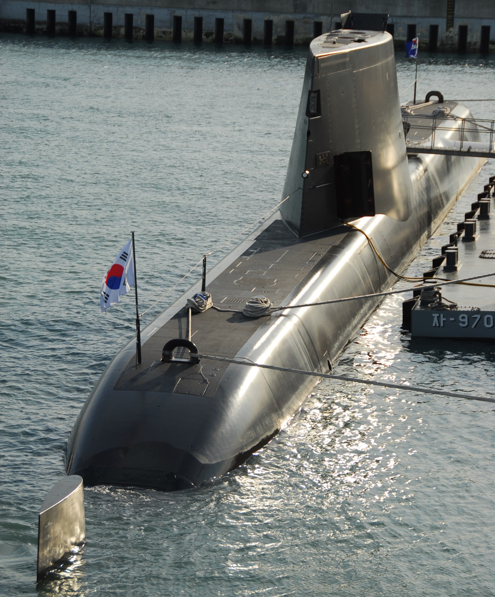ss-072 roks son won-il class attack submarine type-214 kss-ii republic of korea navy rokn torpedo ssm missile 02