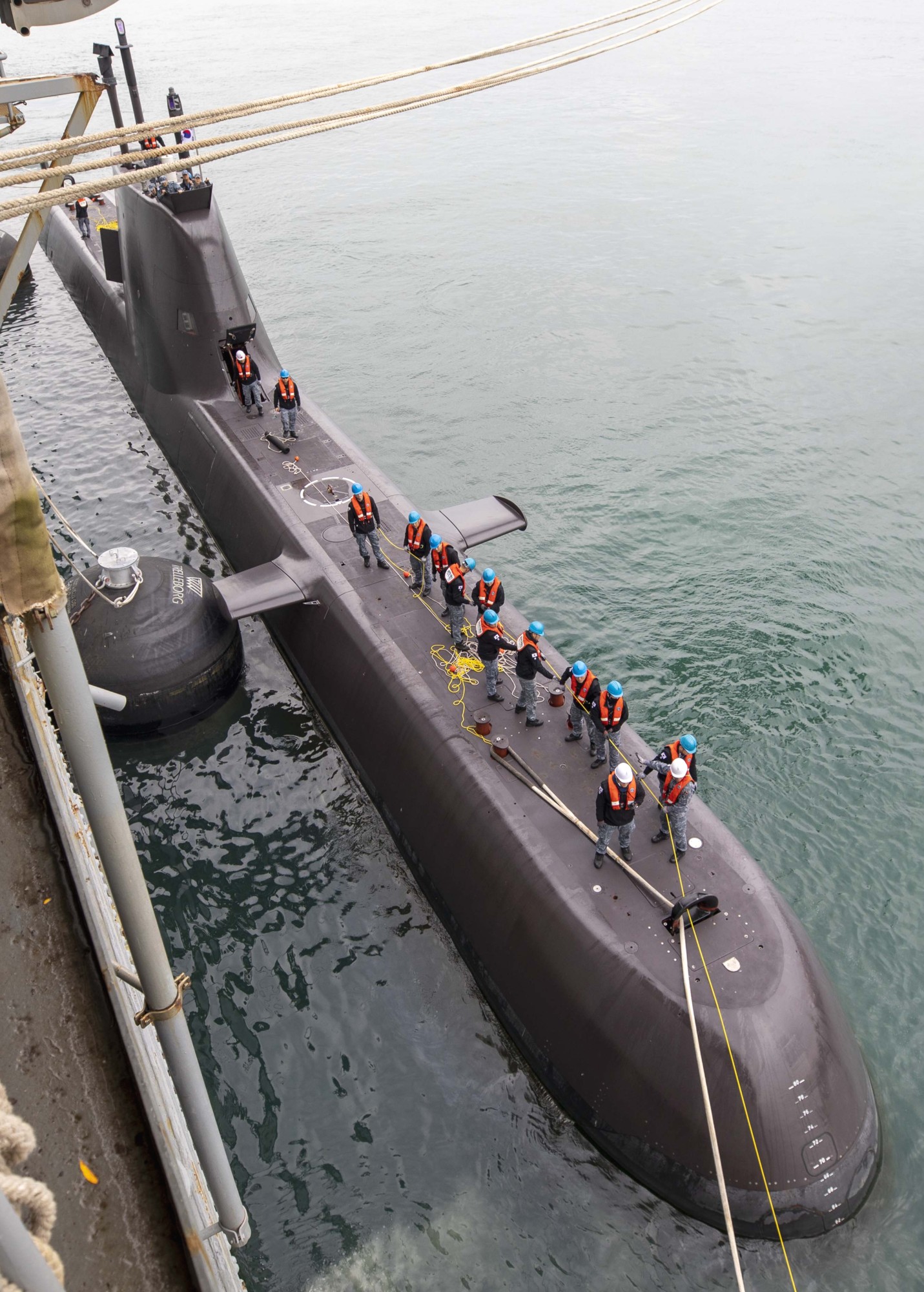 ss-075 roks an jung-geun son won-il class attack submarine type-214 kss-ii republic of korea navy rokn 06