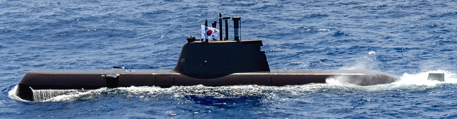 ss-081 roks lee beom-seok son won-il class attack submarine type-214 kss-ii republic of korea navy rokn 16