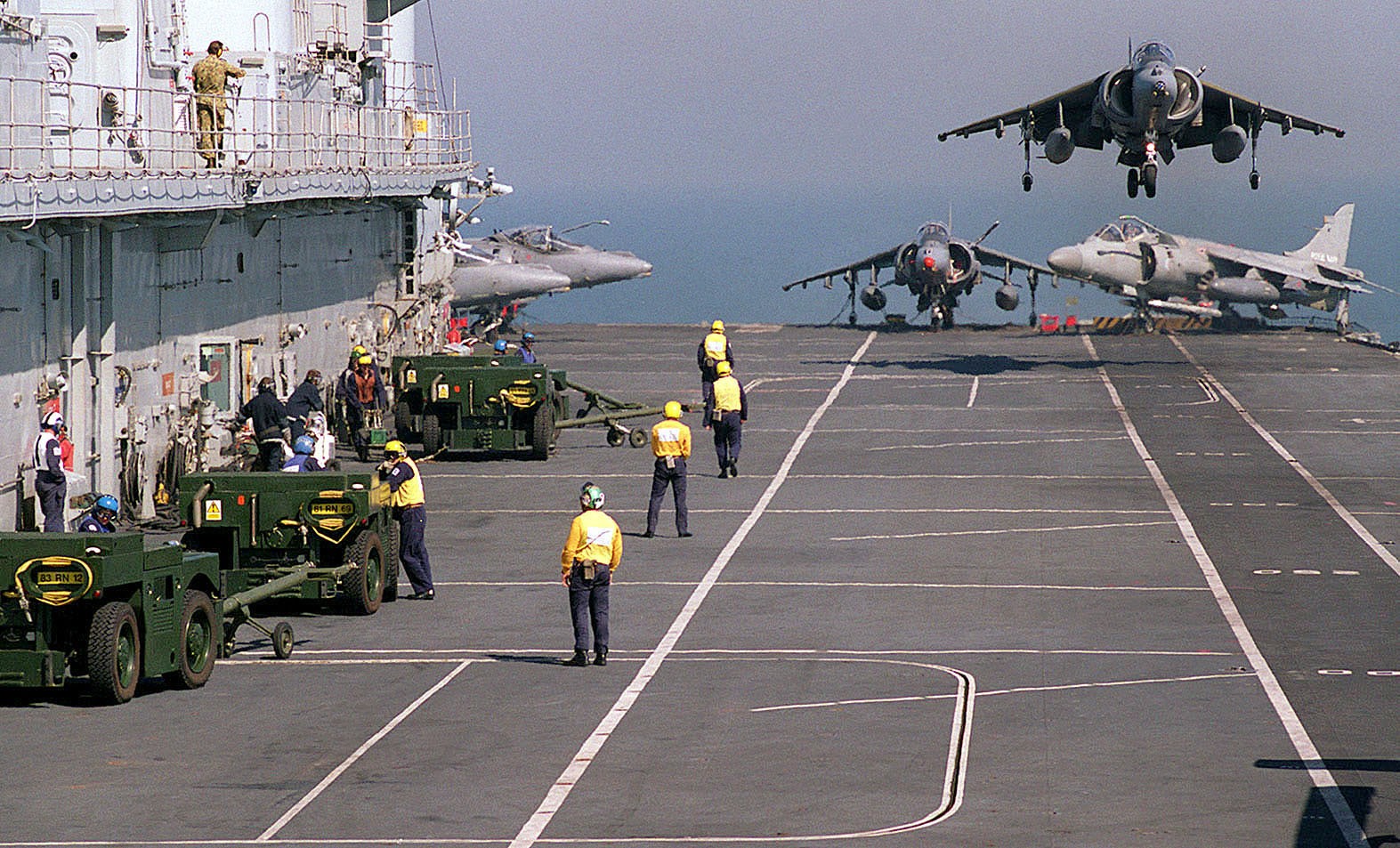 r06 hms illustrious invincible class aircraft carrier royal navy 43 sea harrier operations