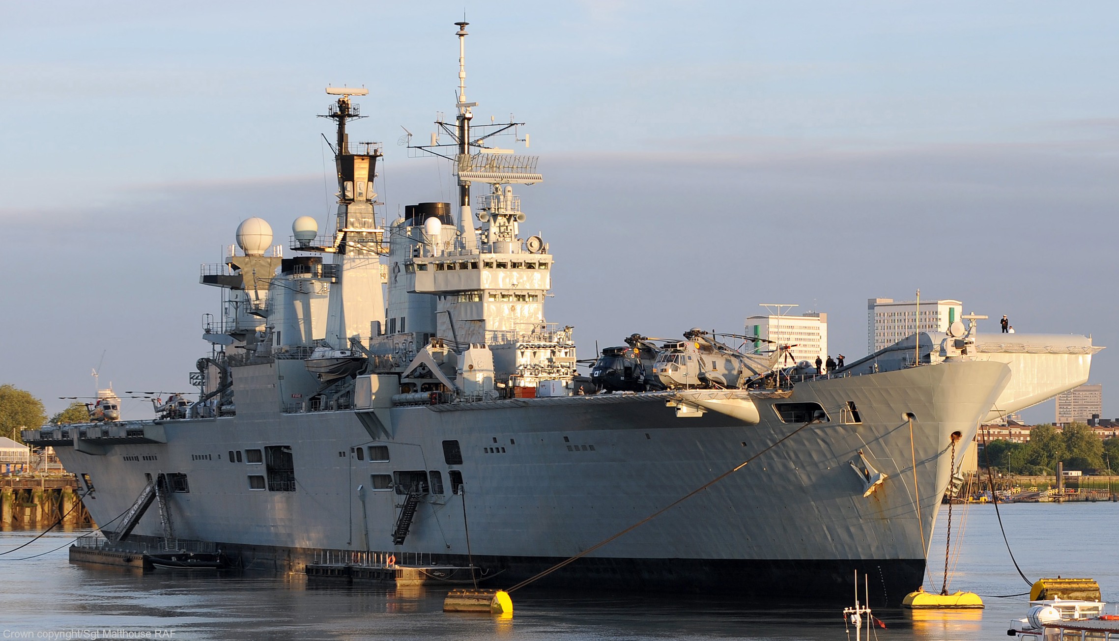 r-06 hms illustrious invincible class aircraft carrier royal navy 60