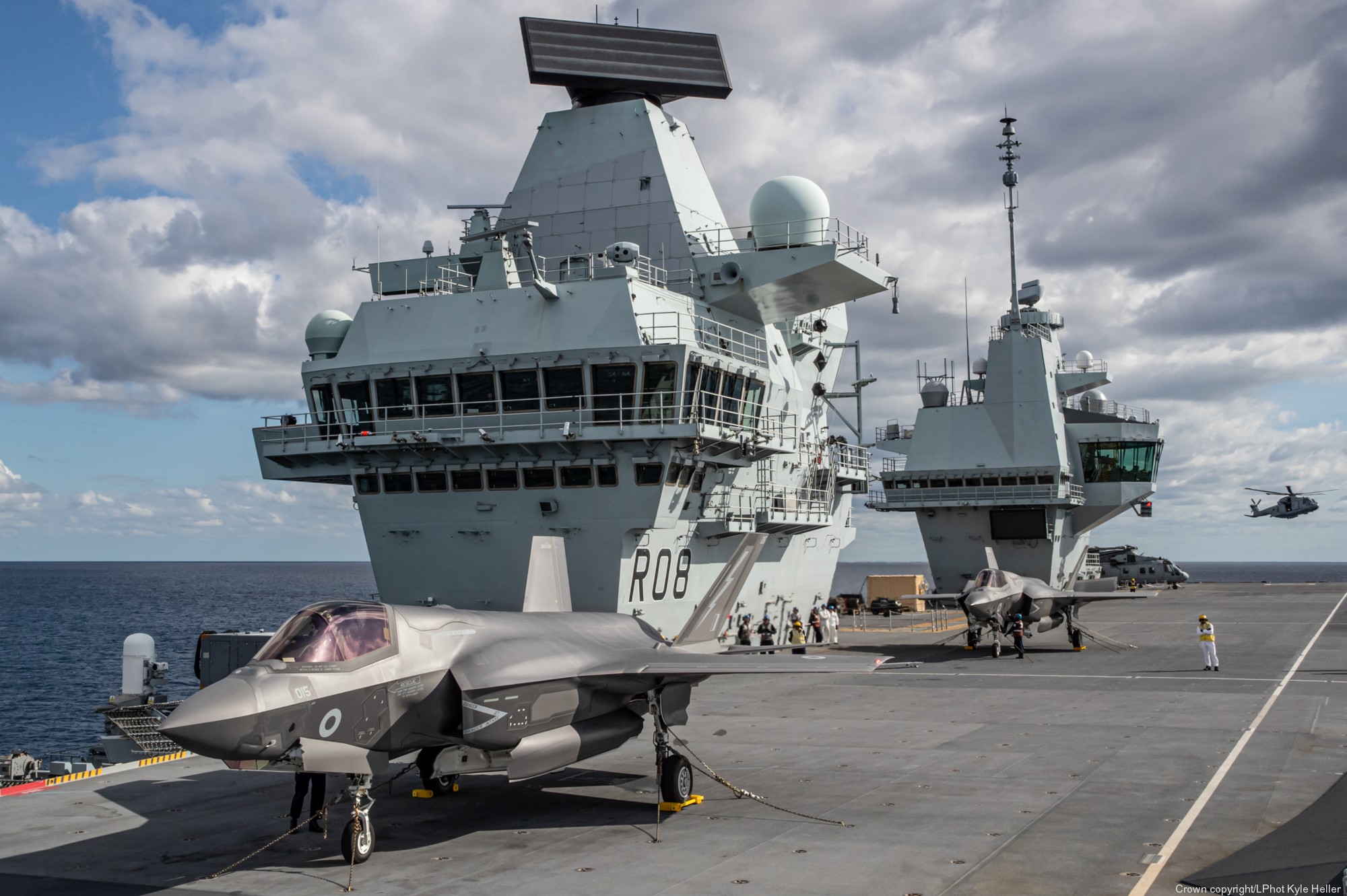 hms queen elizabeth r08 aircraft carrier royal navy 153