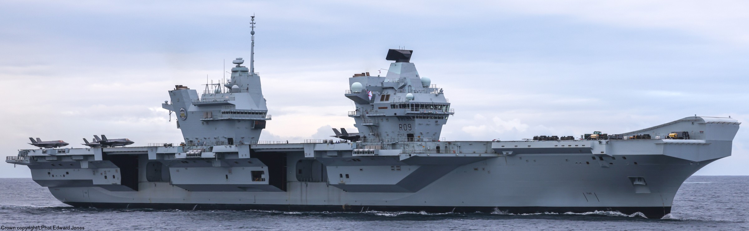 hms prince of wales r09 aircraft carrier royal navy f-35b lightning 49