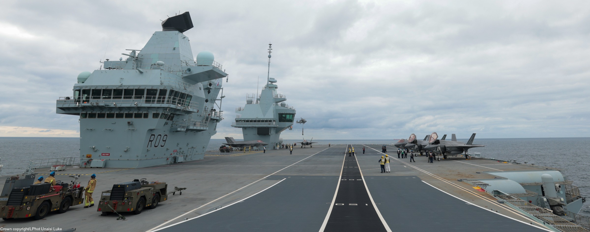 hms prince of wales r09 aircraft carrier royal navy flight deck 51