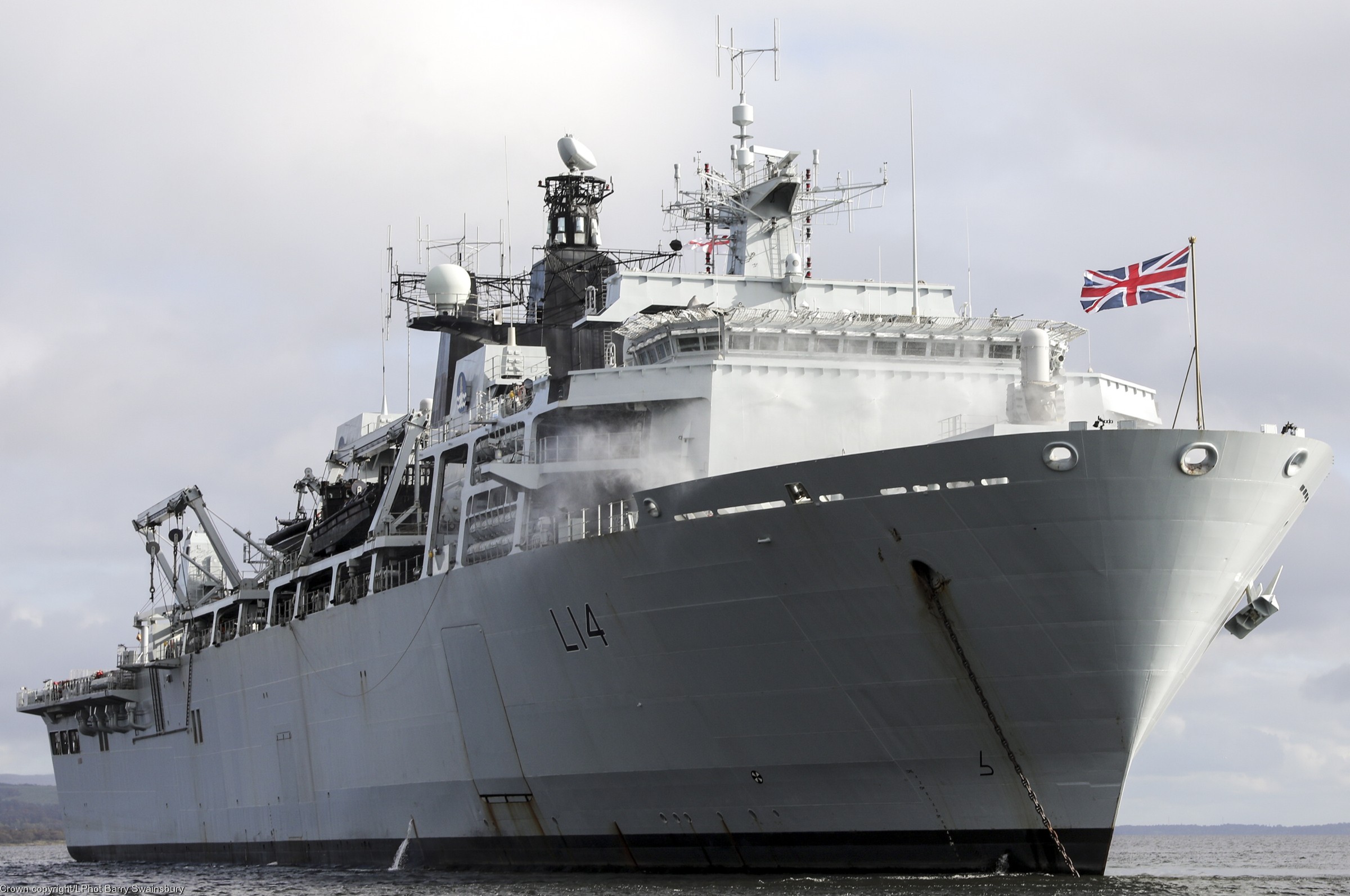 l14 hms albion amphibious transport dock assault ship landing platform lpd royal navy 31