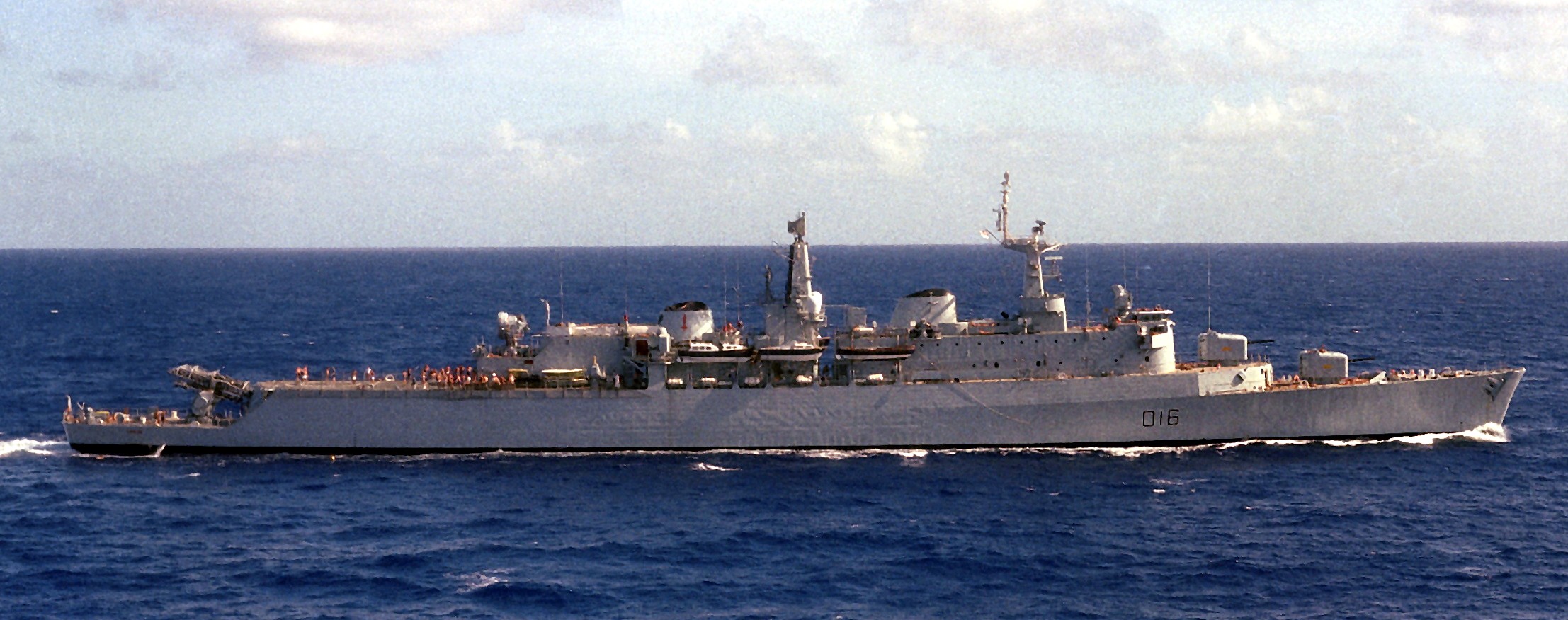 d 16 hms london county class guided missile destroyer royal navy