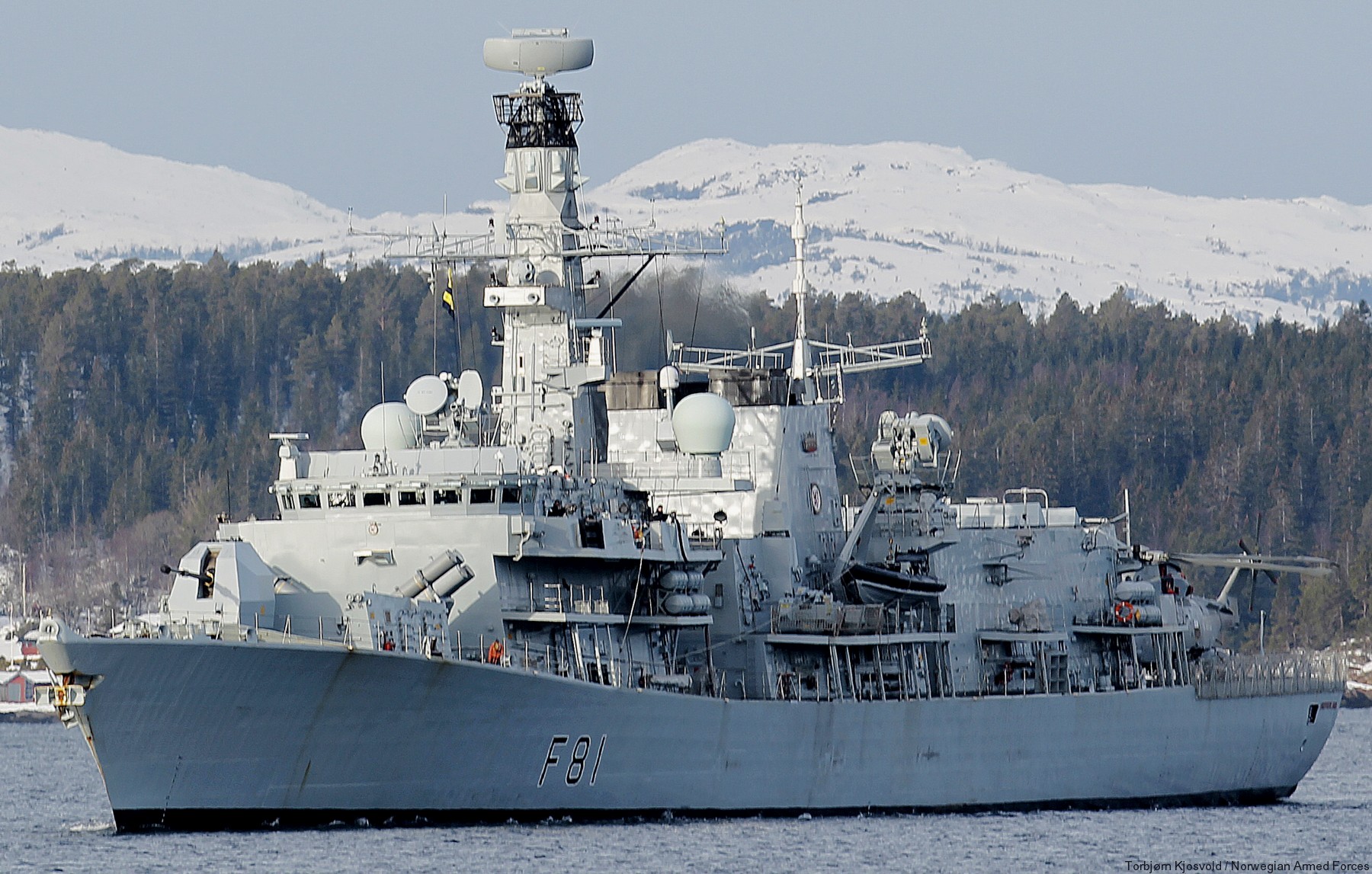 f-81 hms sutherland type 23 duke class guided missile frigate ffg royal navy 63