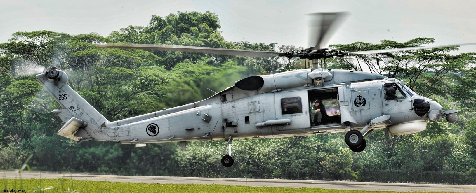 sikorsky s-70b seahawk republic of singapore air force navy rsaf 123 squadron frigate 02