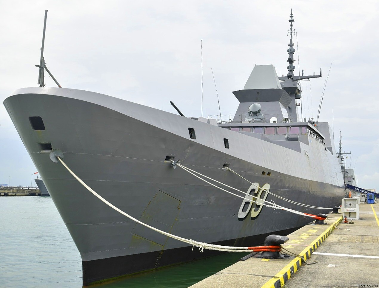 69 rss intrepid formidable class multi-mission missile frigate ffg republic singapore navy 07