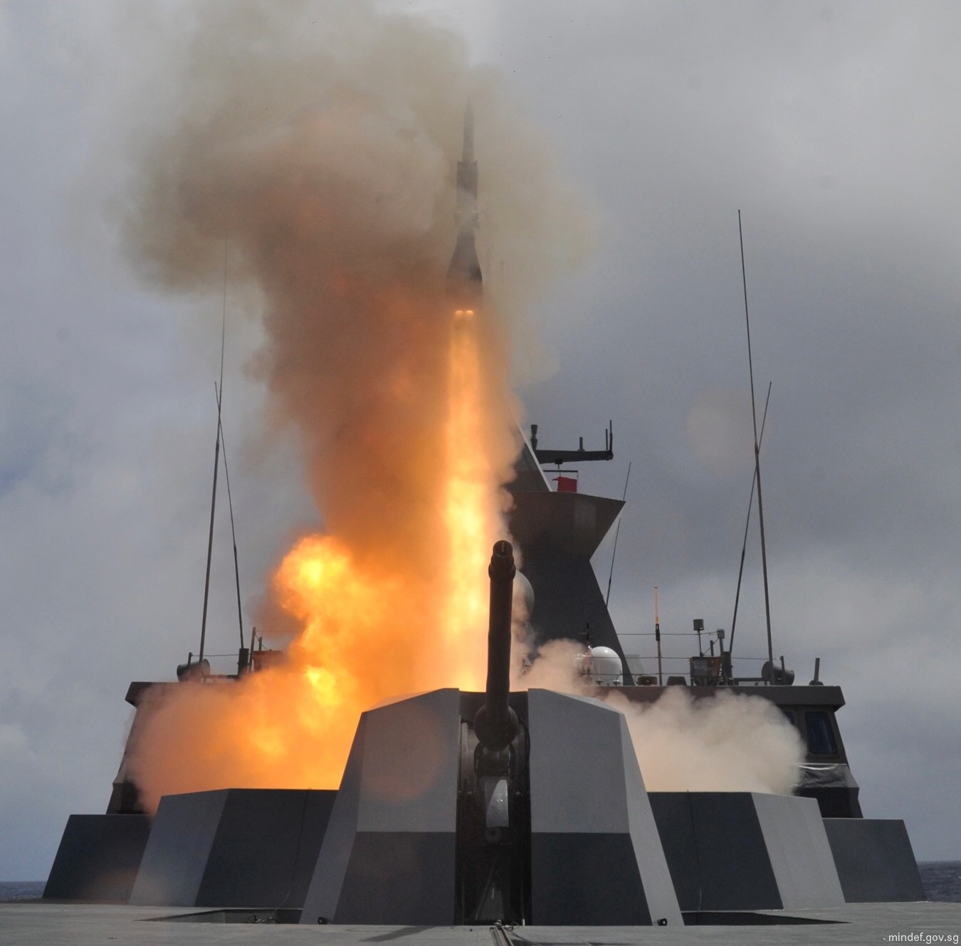 69 rss intrepid formidable class multi-mission missile frigate ffg republic singapore navy mbda aster-30 sam 11