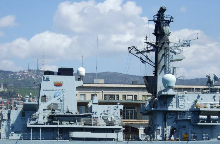 HMS Somerset F 82 / SNMG-2 - Trieste, Italy - April 2008