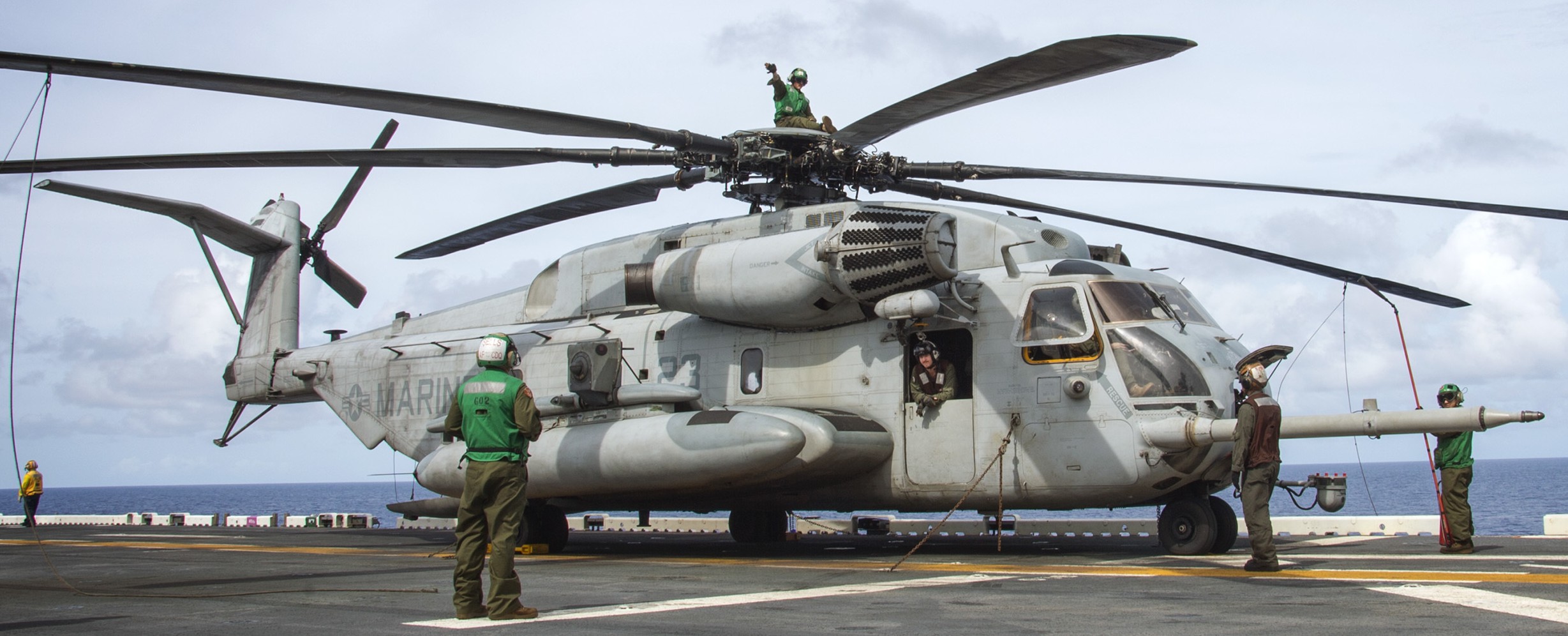 hmh-361 flying tigers marine heavy helicopter squadron sikorsky ch-53e super stallion lhd-6 uss bonhomme richard 96