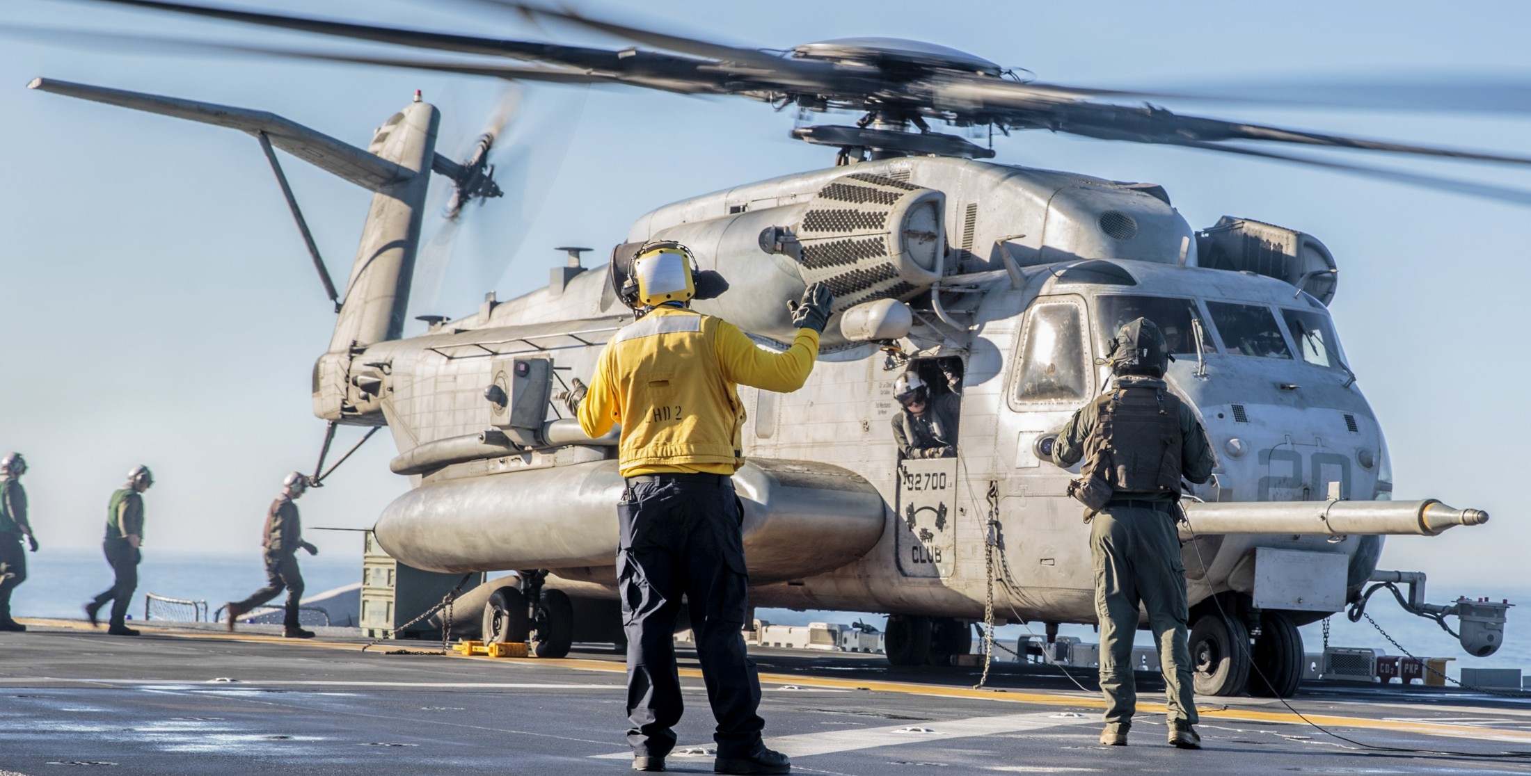 hmh-361 flying tigers marine heavy helicopter squadron sikorsky ch-53e super stallion usmc lhd-2 uss essex 100