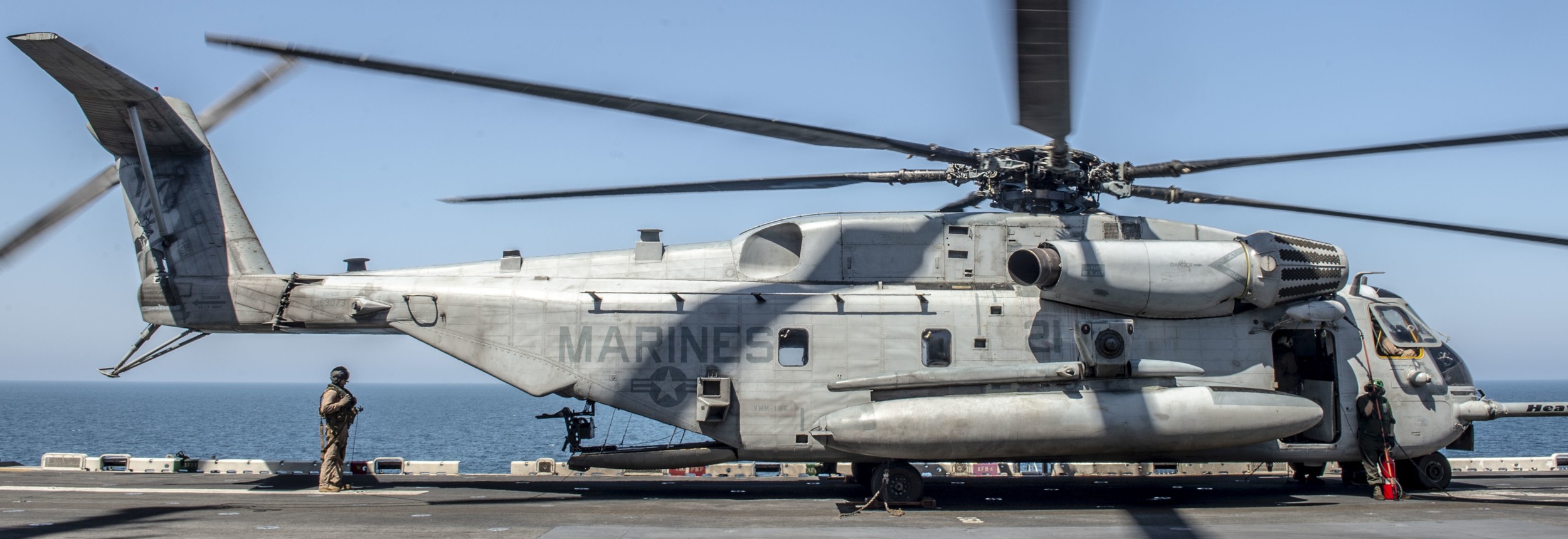 hmh-361 flying tigers marine heavy helicopter squadron sikorsky ch-53e super stallion usmc lhd-2 uss essex 103