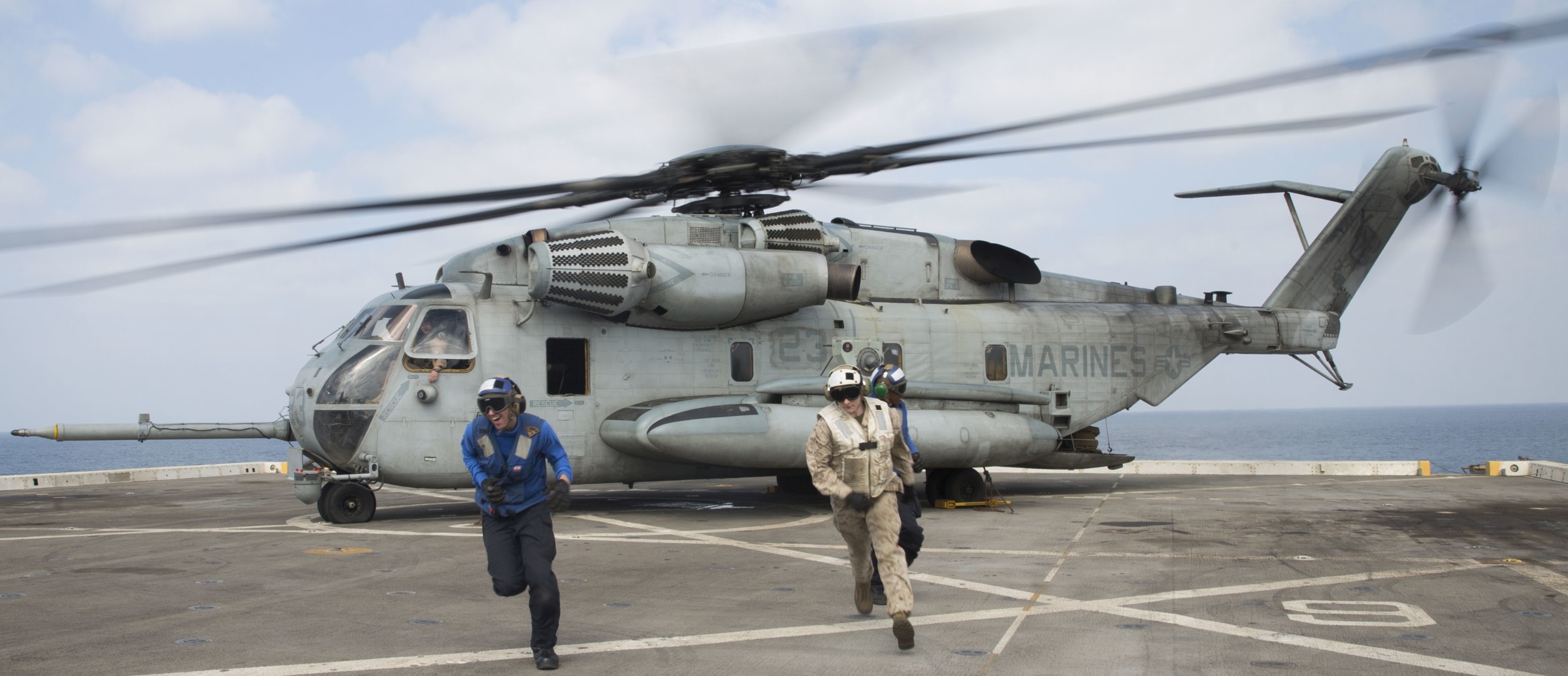 hmh-361 flying tigers marine heavy helicopter squadron sikorsky ch-53e super stallion usmc lpd-23 uss anchorage 105