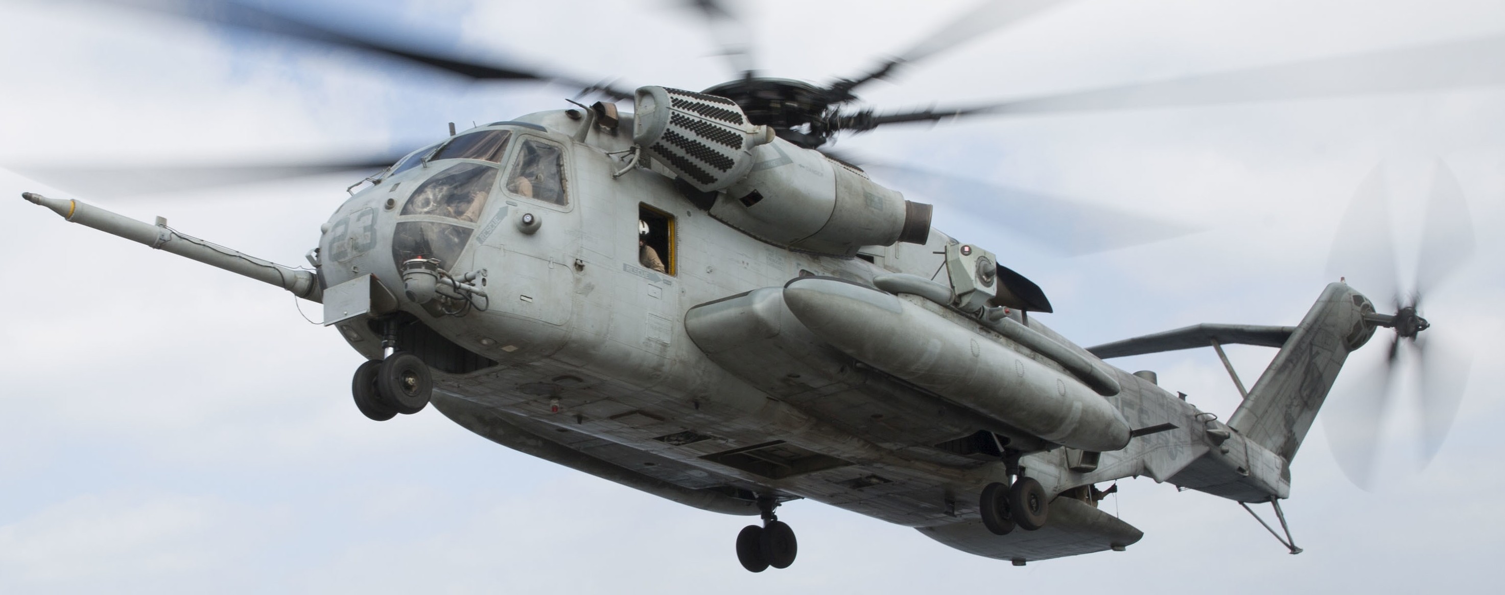 hmh-361 flying tigers marine heavy helicopter squadron sikorsky ch-53e super stallion usmc uss anchorage 106