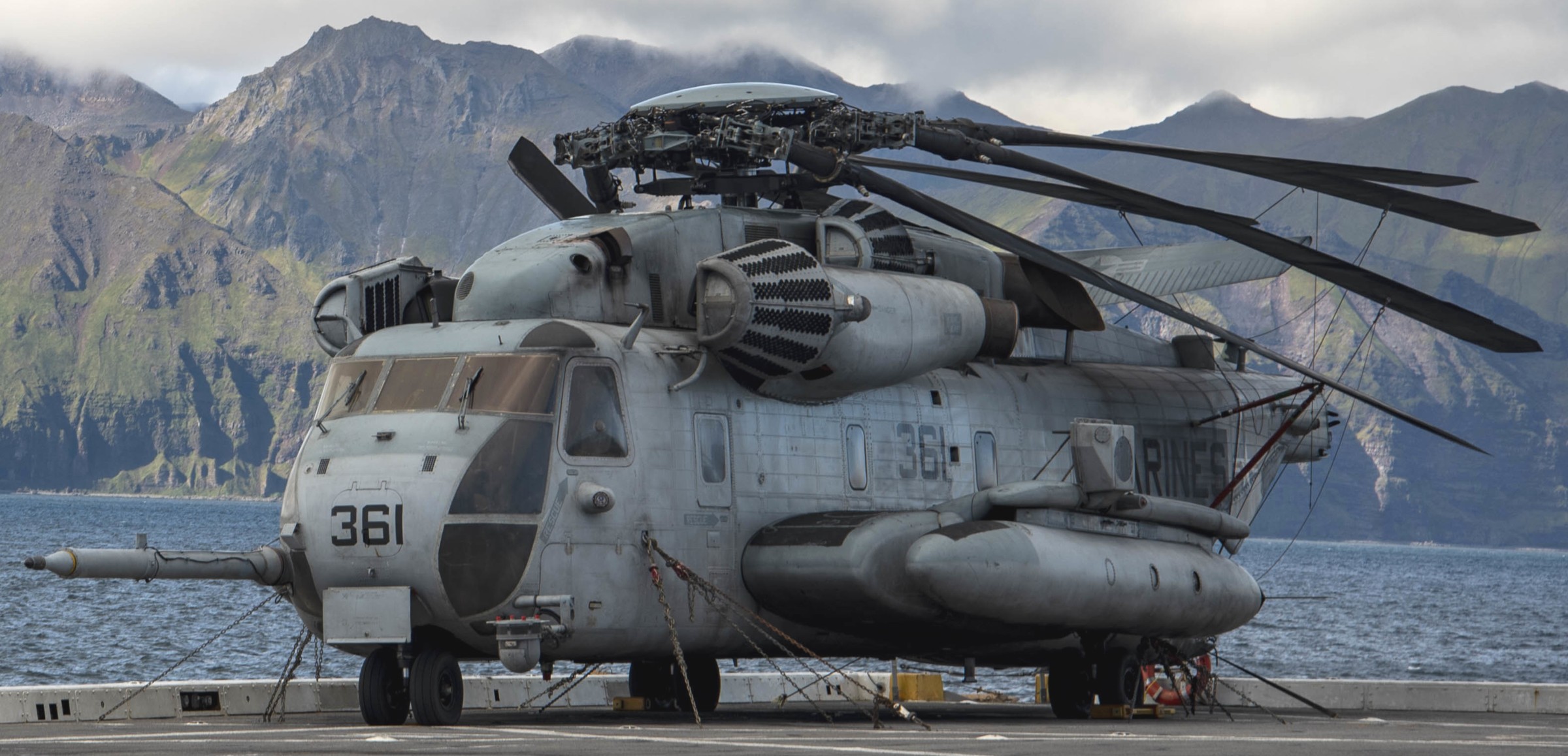 hmh-361 flying tigers marine heavy helicopter squadron sikorsky ch-53e super stallion usmc lpd-25 uss somerset 108