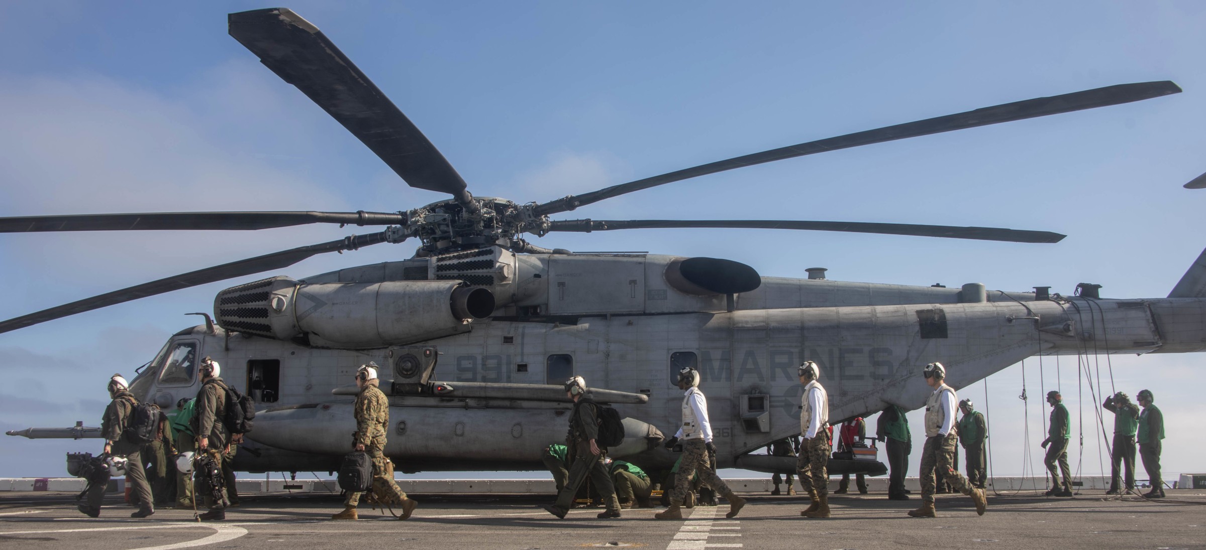 hmh-361 flying tigers ch-53d sea stallion marine heavy helicopter squadron usmc lpd-25 uss somerset 109