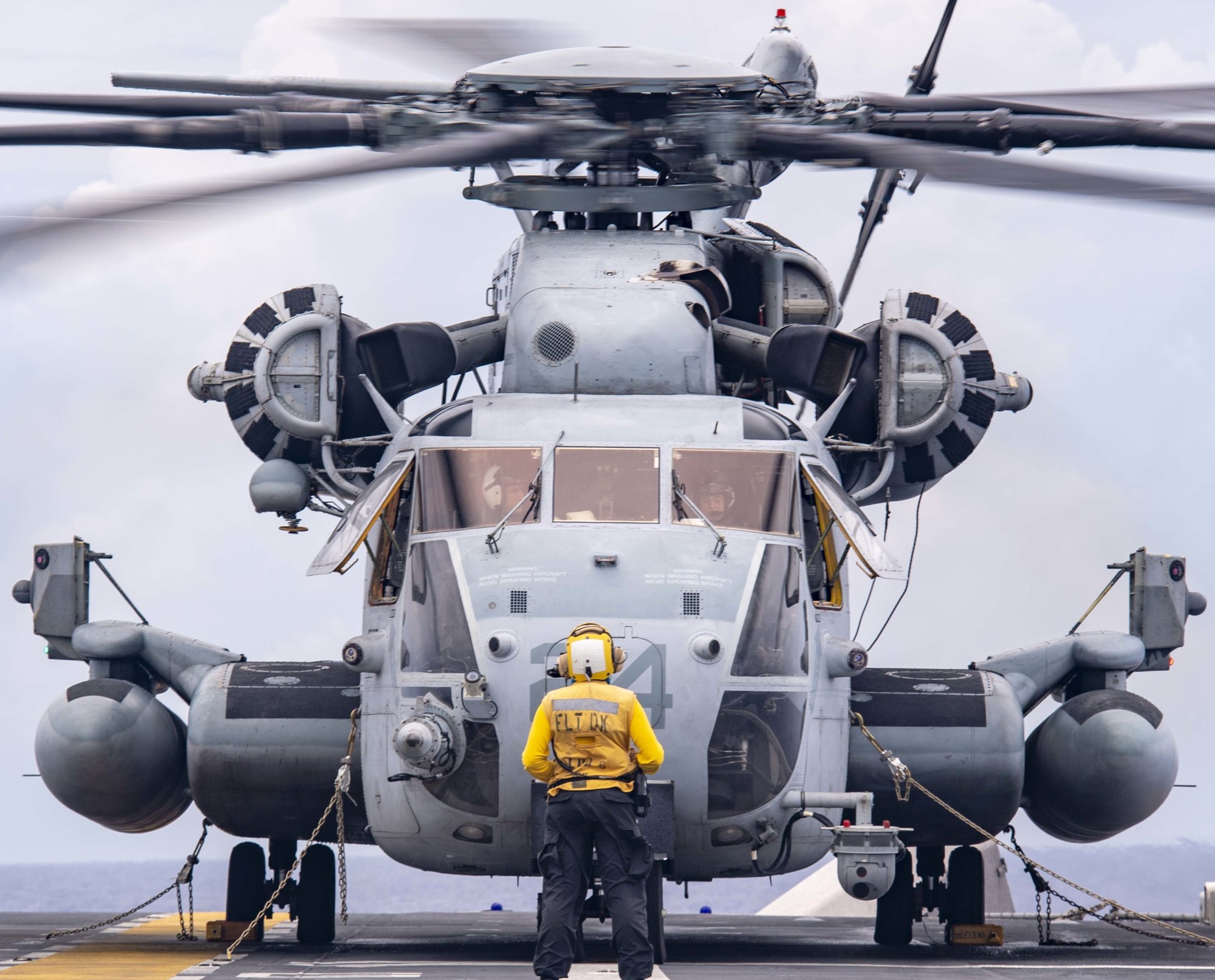 hmh-361 flying tigers marine heavy helicopter squadron sikorsky ch-53e super stallion usmc lha-6 uss america 111