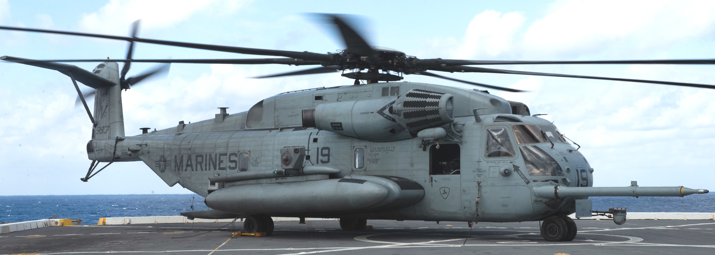 hmh-361 flying tigers ch-53e super stallion marine heavy helicopter squadron usmc uss green bay 119