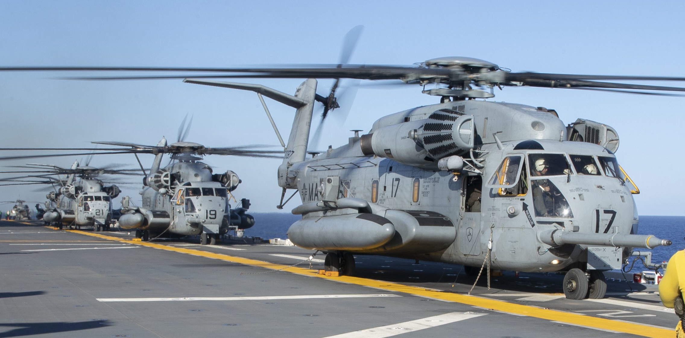 hmh-361 flying tigers ch-53e super stallion marine heavy helicopter squadron usmc 122