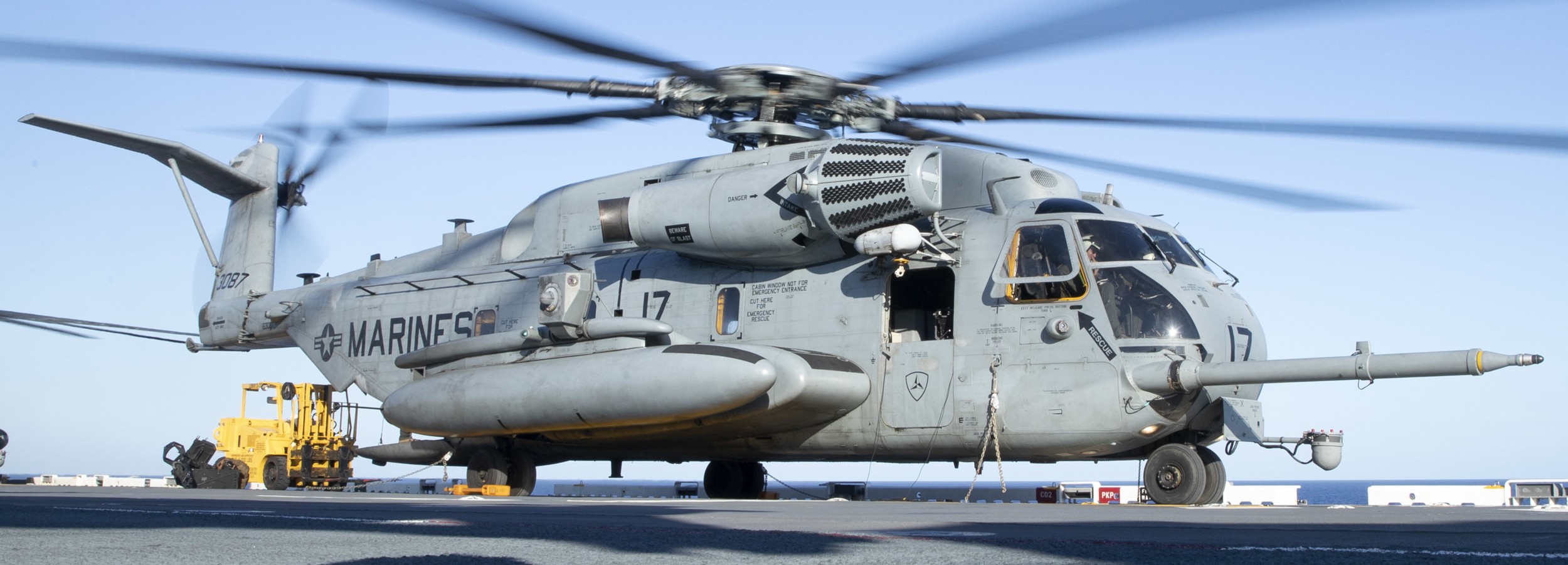 hmh-361 flying tigers ch-53e super stallion marine heavy helicopter squadron usmc lha-7 uss tripoli 123