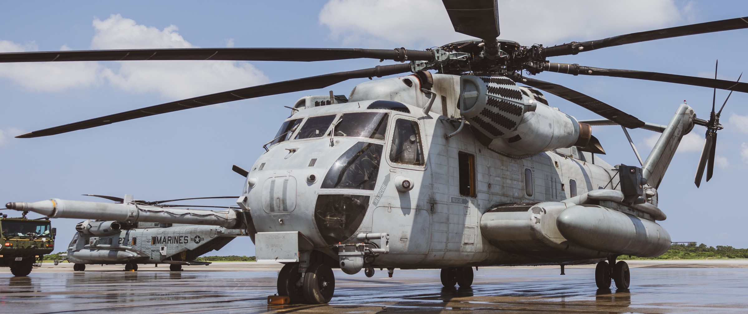 hmh-361 flying tigers ch-53e super stallion marine heavy helicopter squadron usmc mcas futenma okinawa japan 125