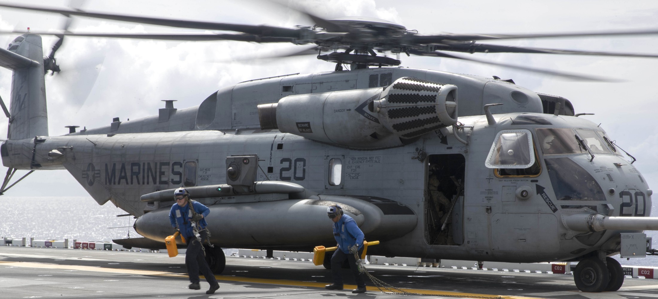 hmh-361 flying tigers ch-53e super stallion marine heavy helicopter squadron usmc 126